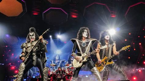 Final Kiss tour ends with band pledging to become digital avatars.